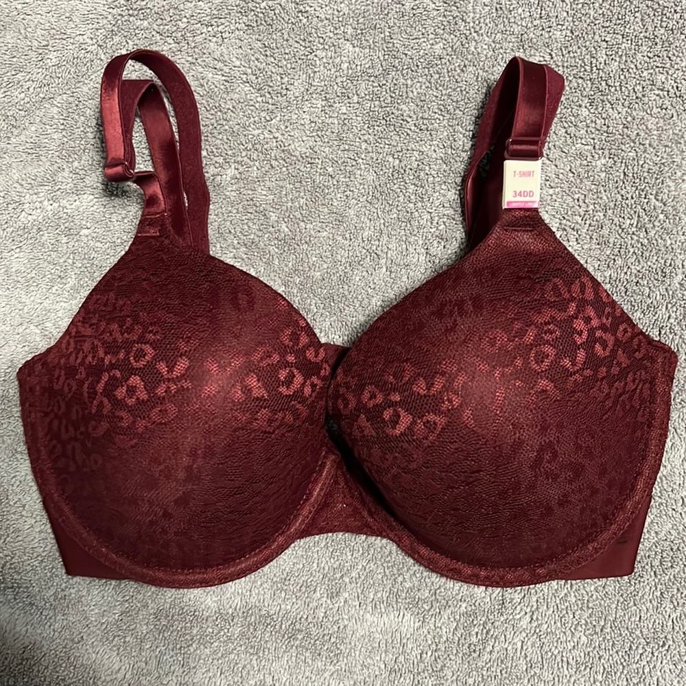 Victoria’s Secret pink T-shirt bra, lightly lined 34 DD